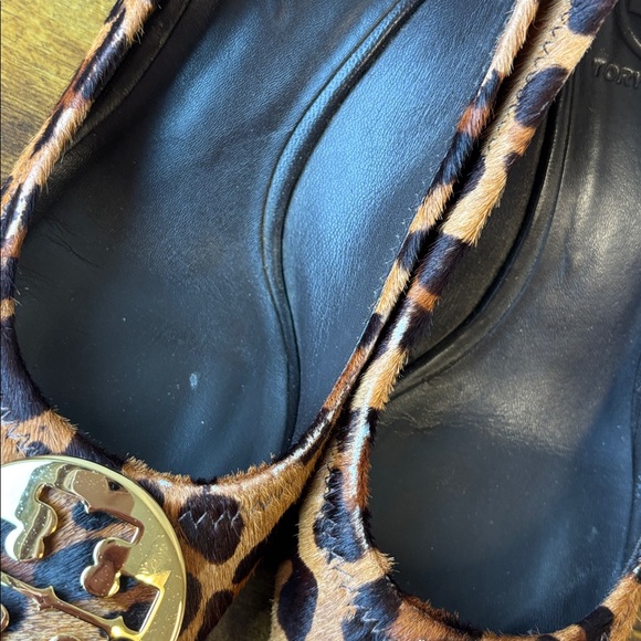 Tory Burch Animal Print wedges with Gold Emblem - Picture 3 of 9